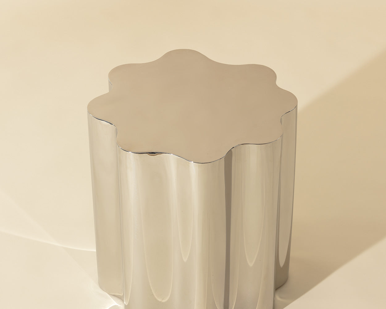 dahlia-side-table-101384 - view 3