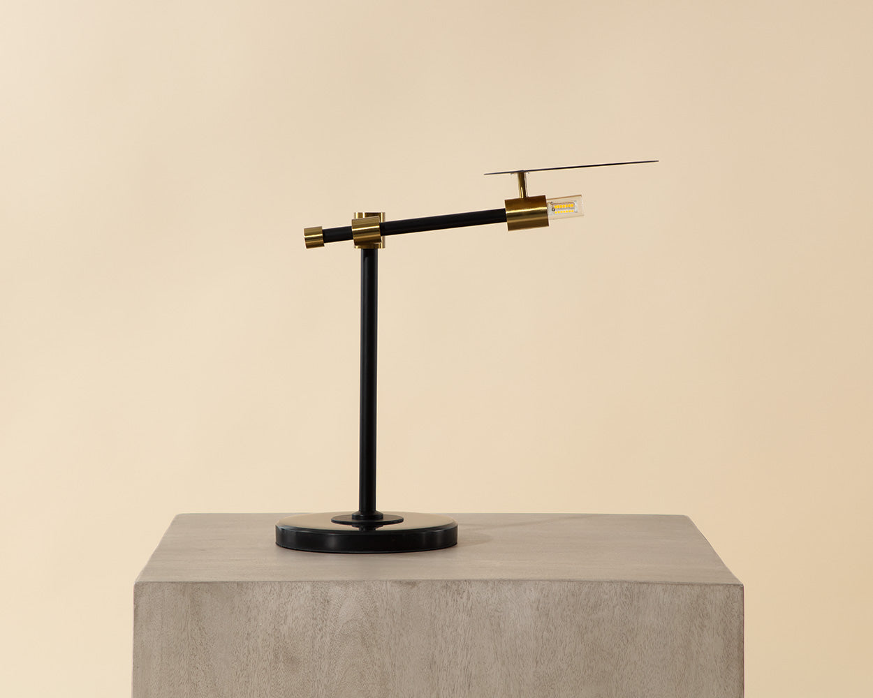 neela-table-lamp-106801