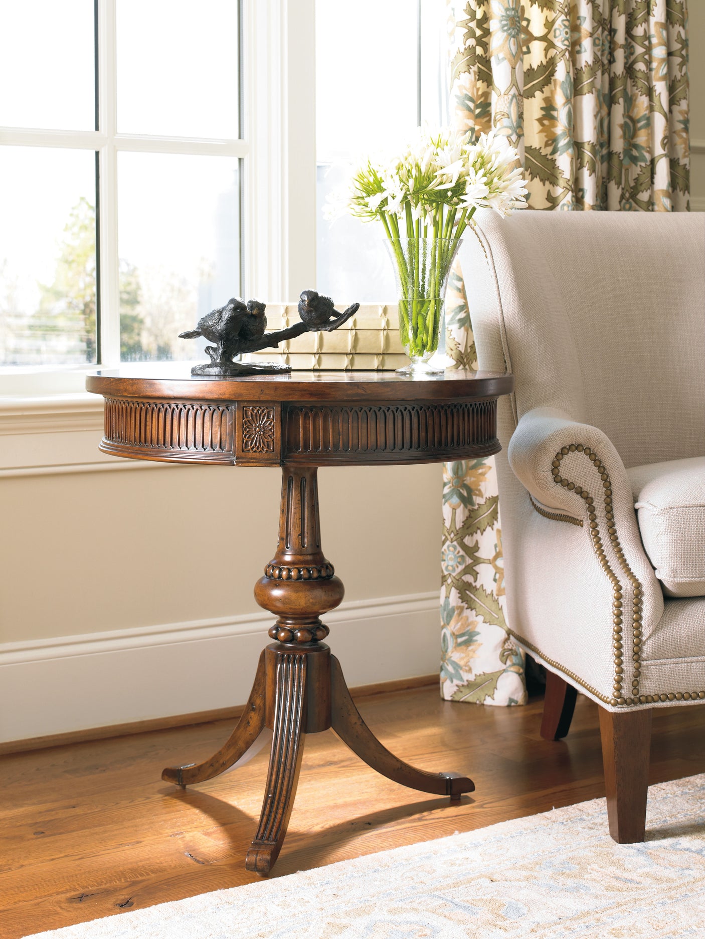 Hooker Furniture Round Pedestal Accent Table 500-50-828