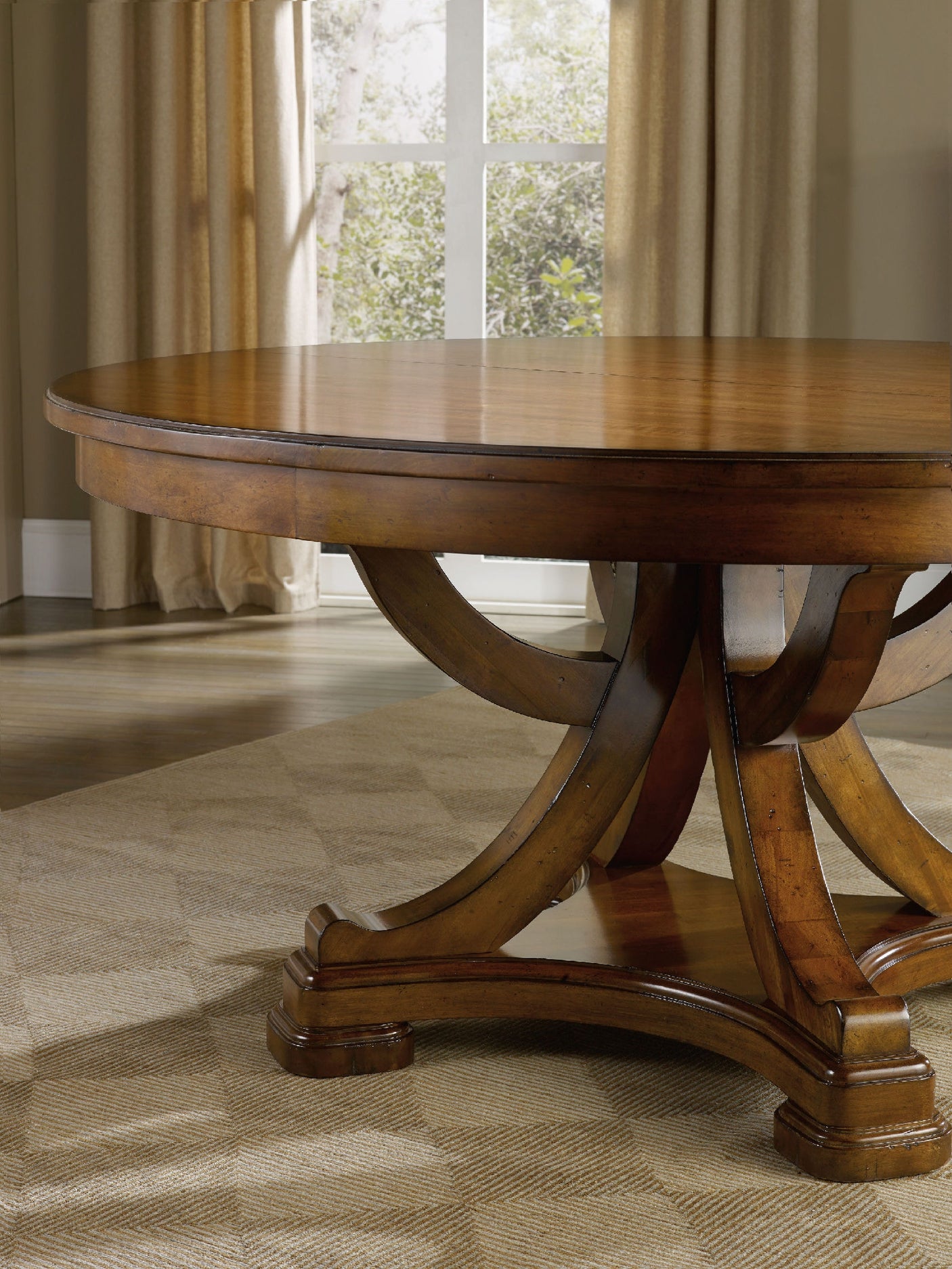 Hooker Furniture Tynecastle Round Pedestal Dining Table with One 18'' Leaf 5323-75206