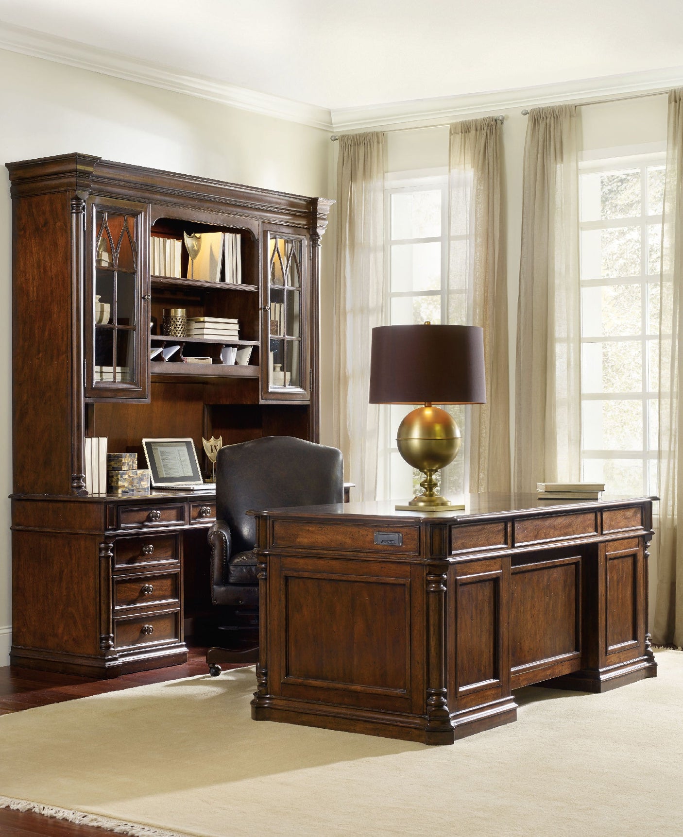 Hooker Furniture Leesburg Executive Desk 5381-10562
