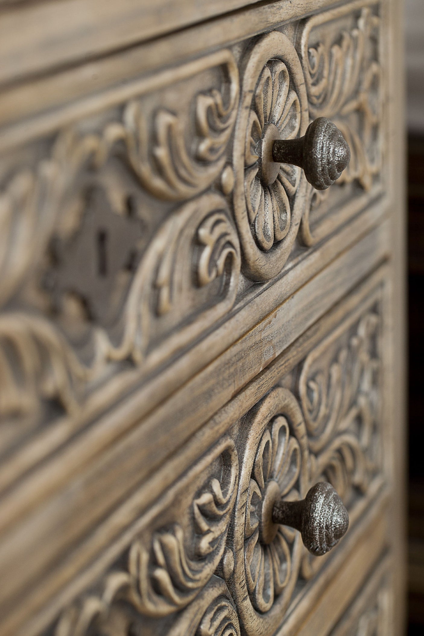 Hooker Furniture Floresville Bachelors Chest 5960-90017-MWD