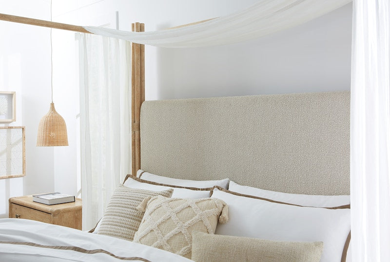 Hooker Furniture Retreat Pole Rattan King Upholstered Poster Bed w/Canopy 6950-90466-80