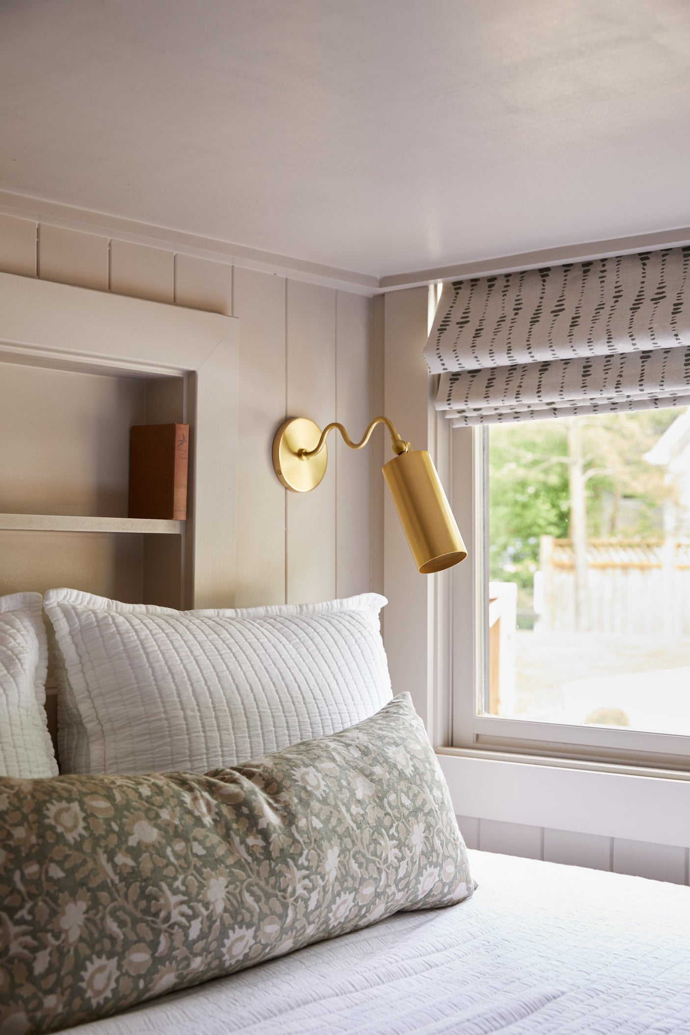 bea-wall-sconce-H742101-AGB-6