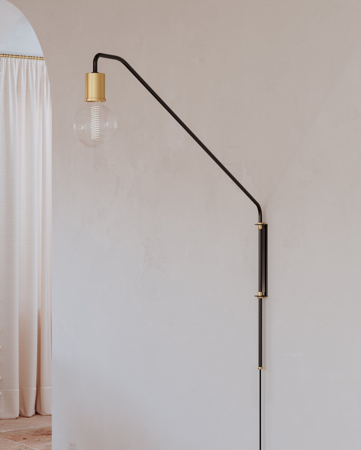 becca-plug-in-sconce-HL566201-AGB/SBK-2