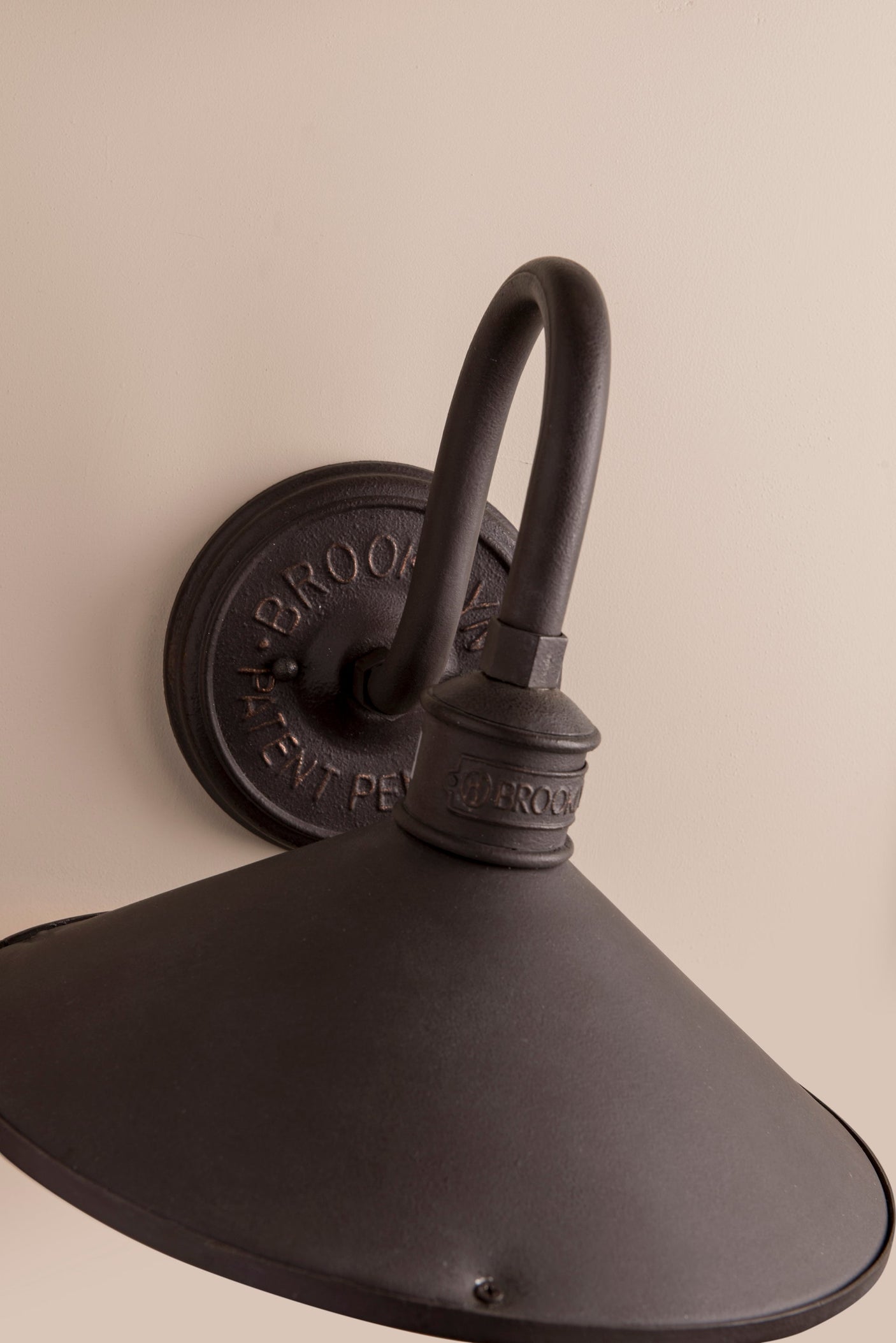 brooklyn-wall-sconce-B3142-HBZ-2
