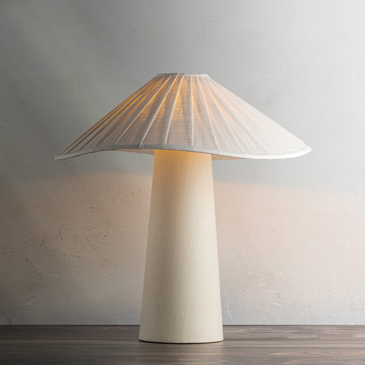 chanterelle-table-lamp-PTL1419-PBR-2