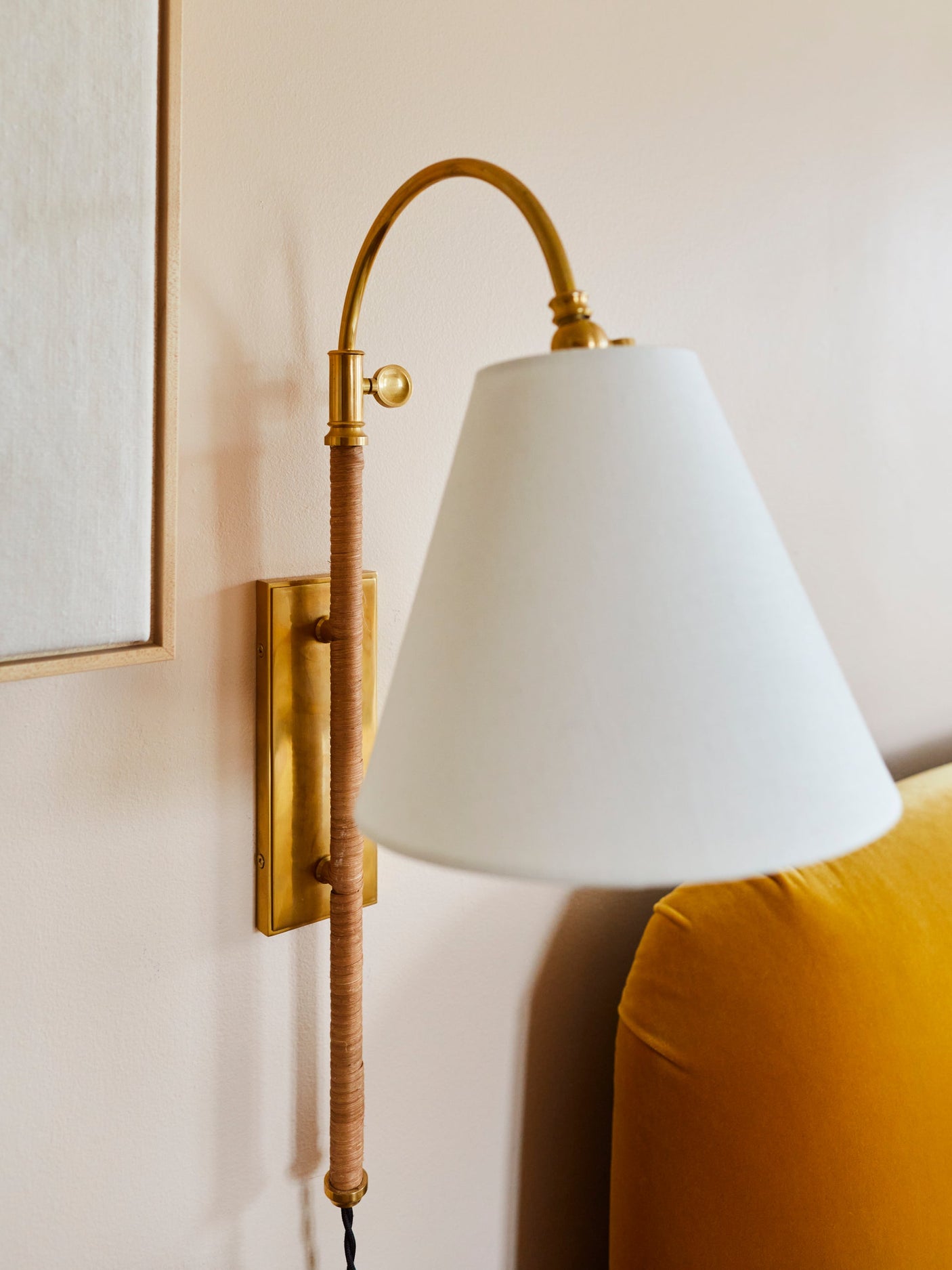 curves-no.1-plug-in-sconce-MDS501-AGB-3