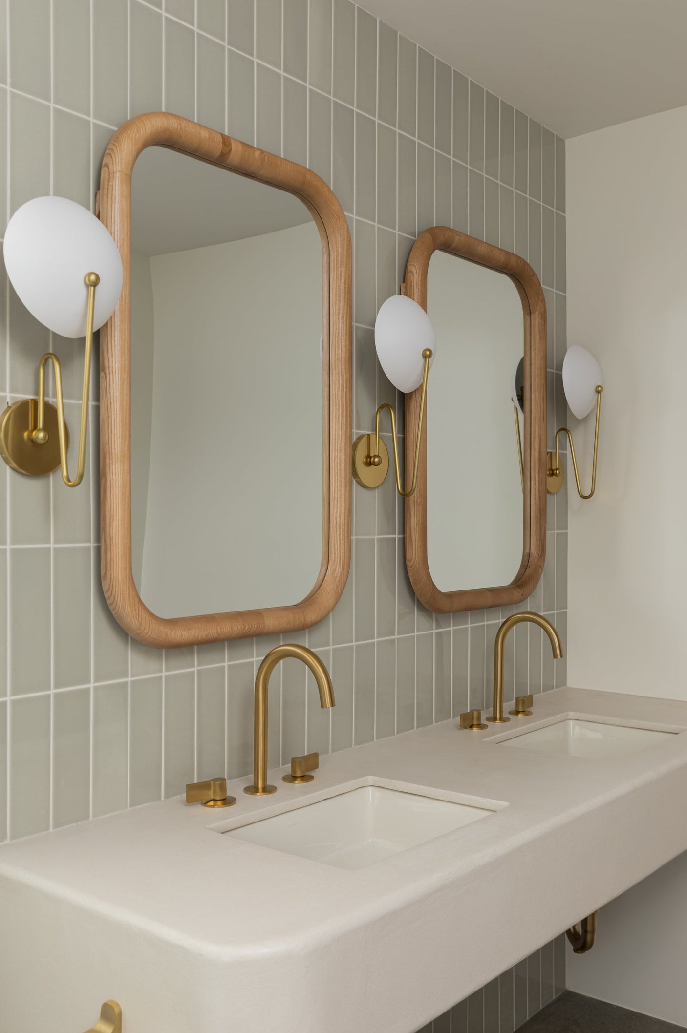 hattie-wall-sconce-H743101-AGB/TWH-2