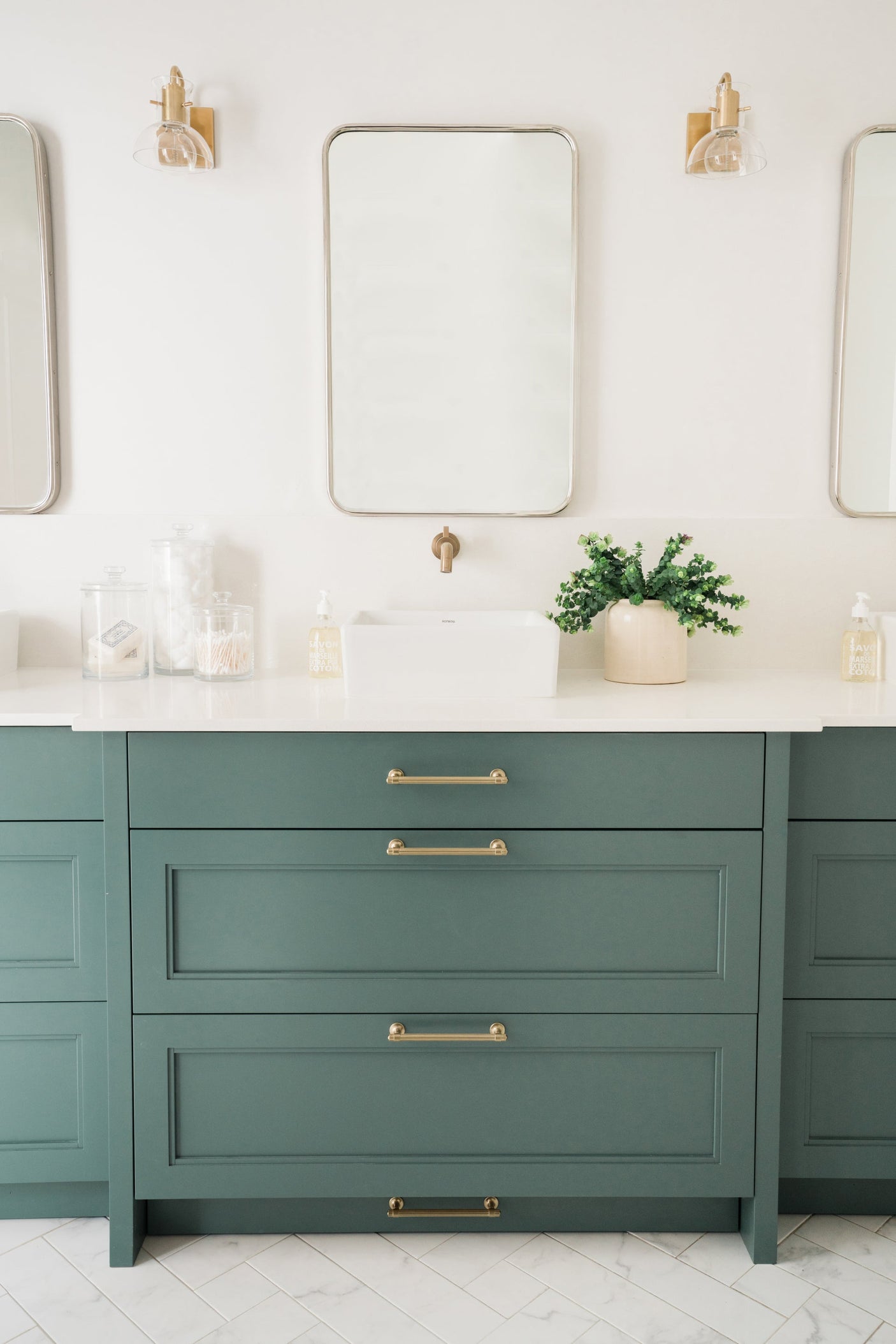 riley-bath-and-vanity-H111301-AGB-2