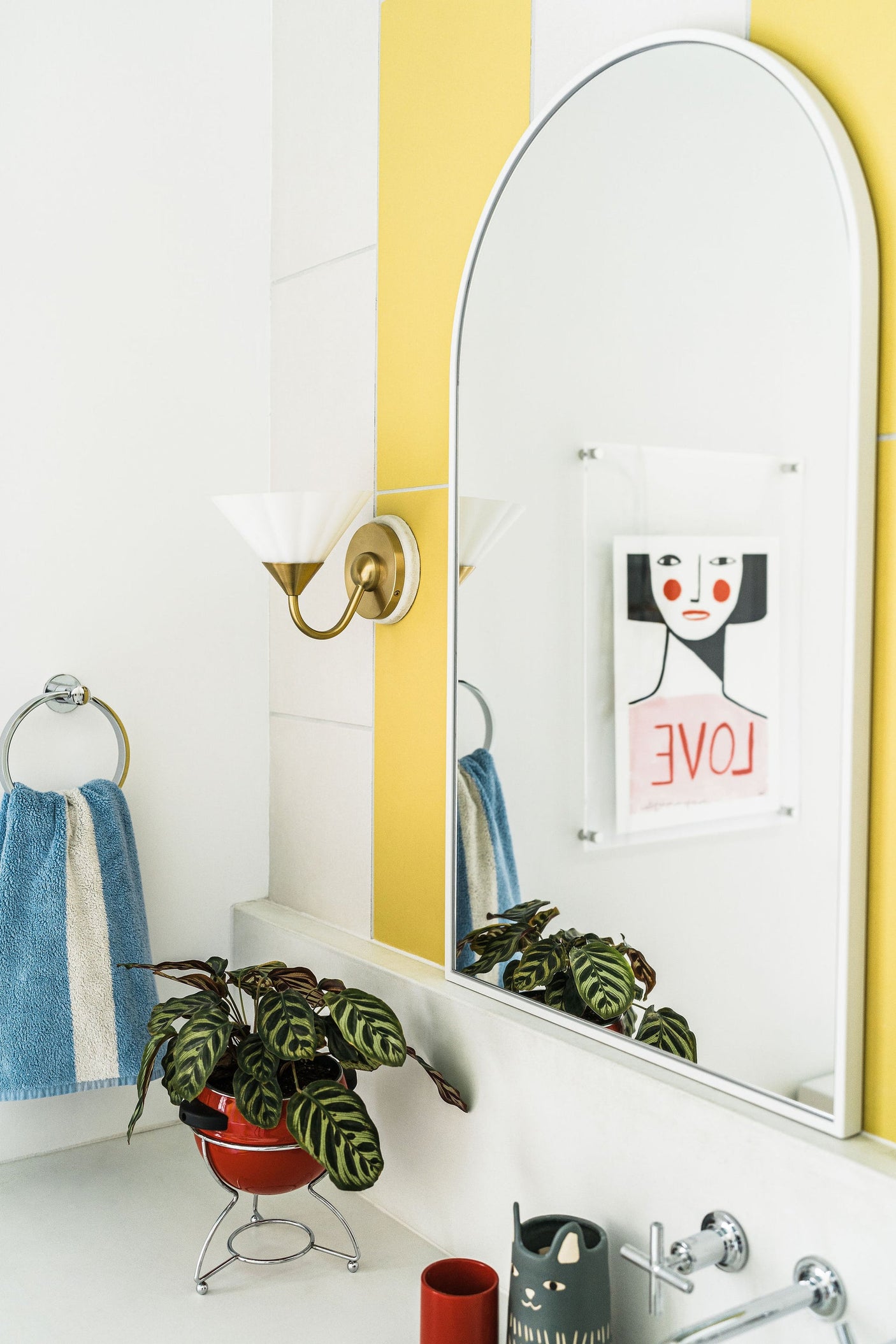 kelsey-wall-sconce-H817101-AGB-1