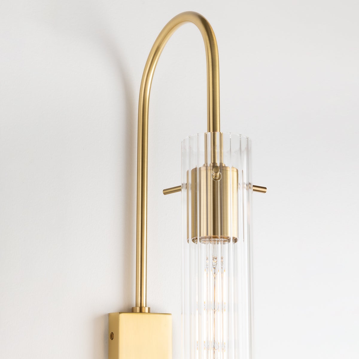 nettie-plug-in-sconce-HL527201-AGB-1