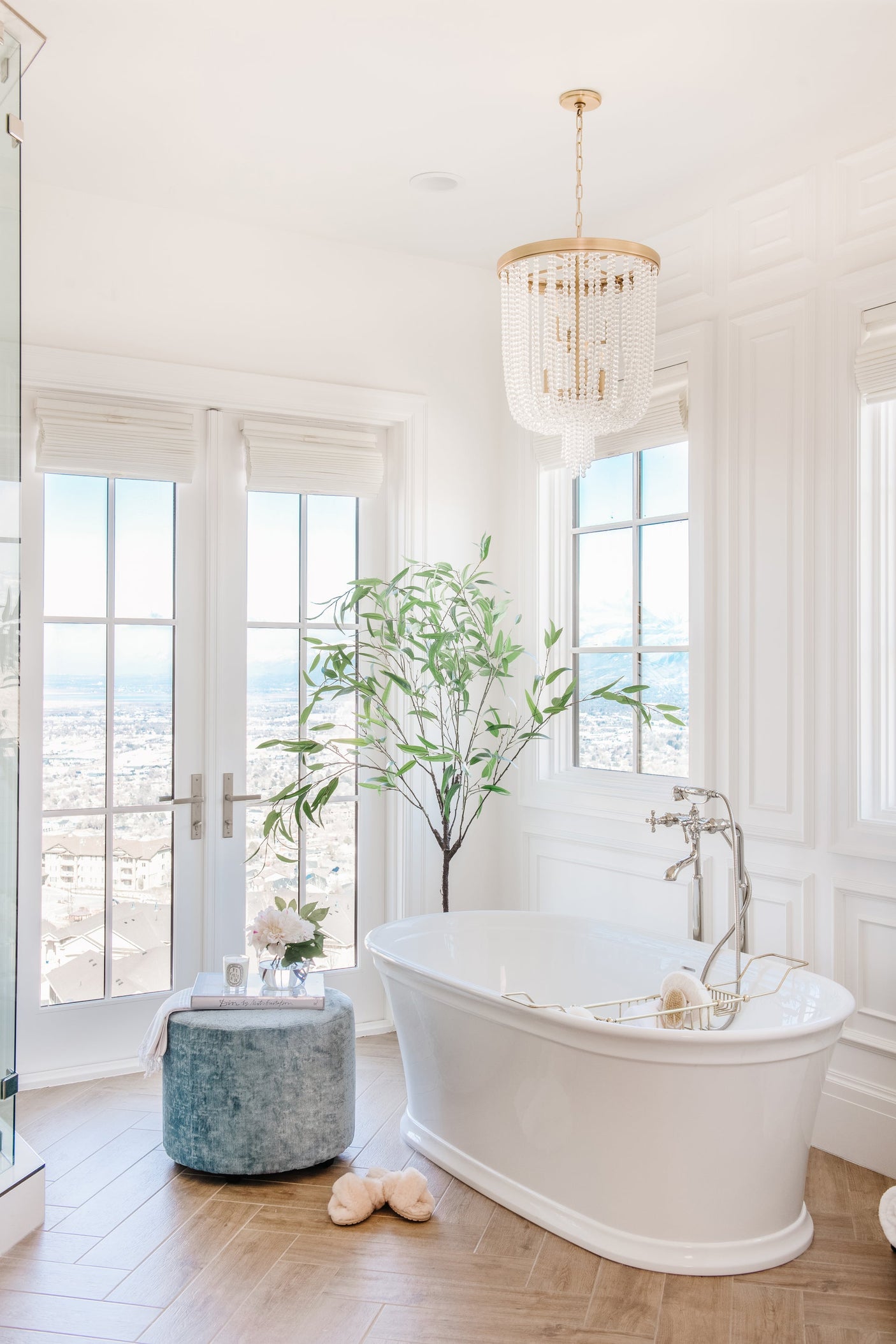 royalton-chandelier-9018-AGB-2