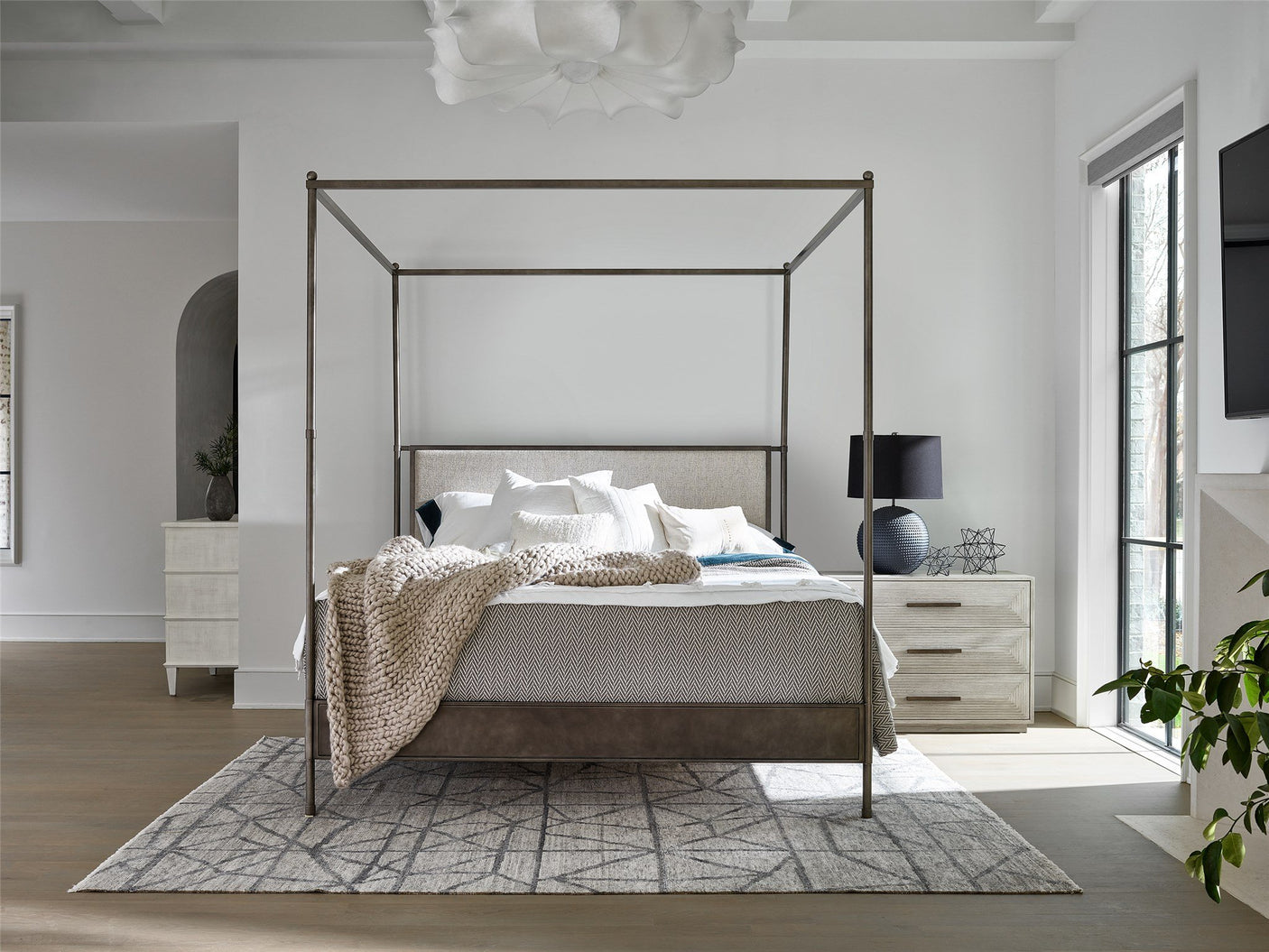 Kent King Poster Bed