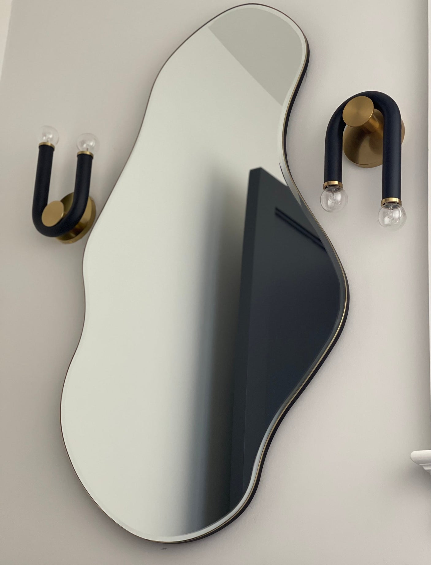 whit-wall-sconce-H382102-AGB/BK-2