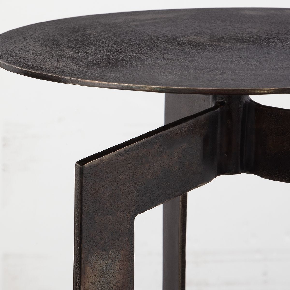 Deltoid Accent Table