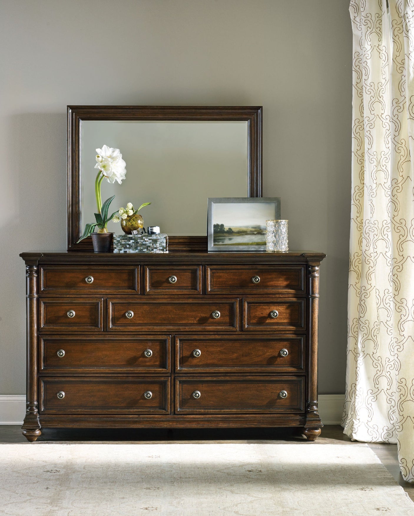Hooker Furniture Leesburg Dresser 5381-90002