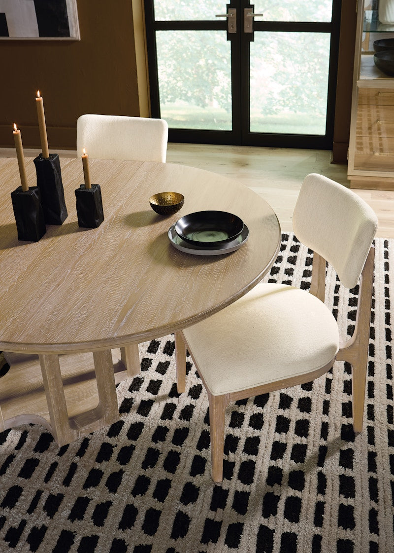 Hooker Furniture Banyon Bay Round Dining Table with One 18-inch Leaf 6081-75201-82