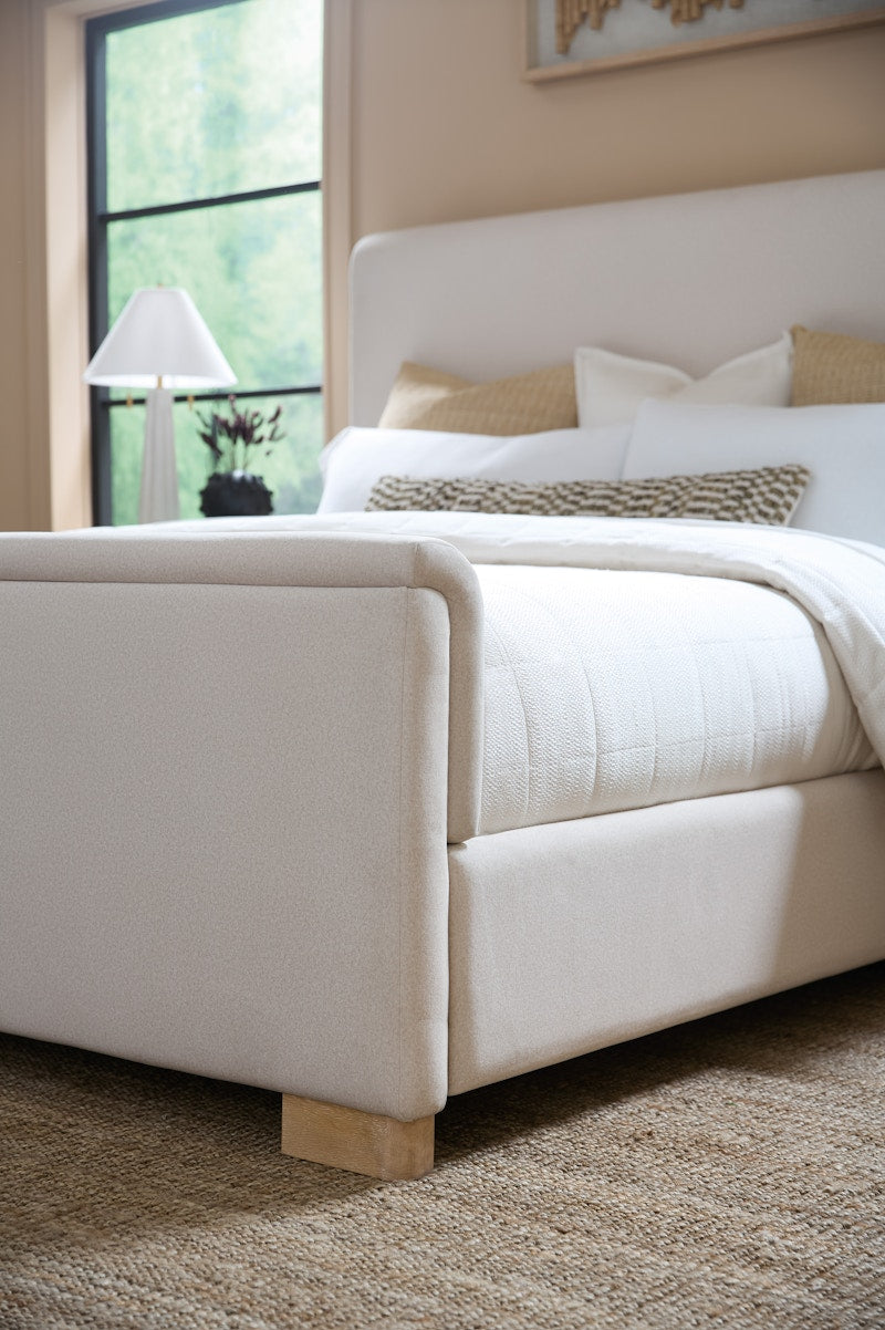 Hooker Furniture Banyon Bay California King Upholstered Bed 6081-90860-82