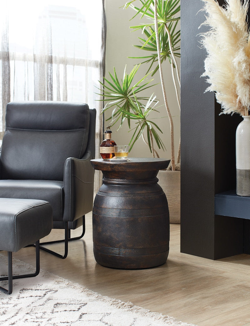 Hooker Furniture Big Sky Urn Spot Table 6700-50003-97