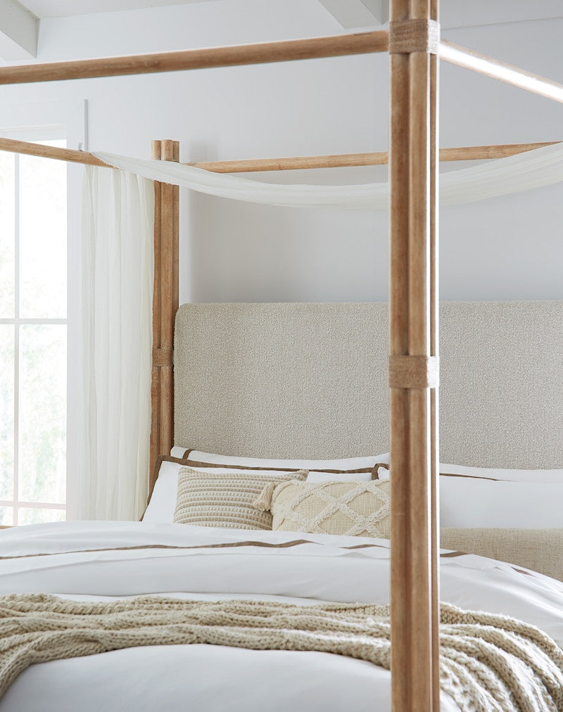 Hooker Furniture Retreat Pole Rattan Cal King Upholstered Poster Bed w/Canopy 6950-90460-80