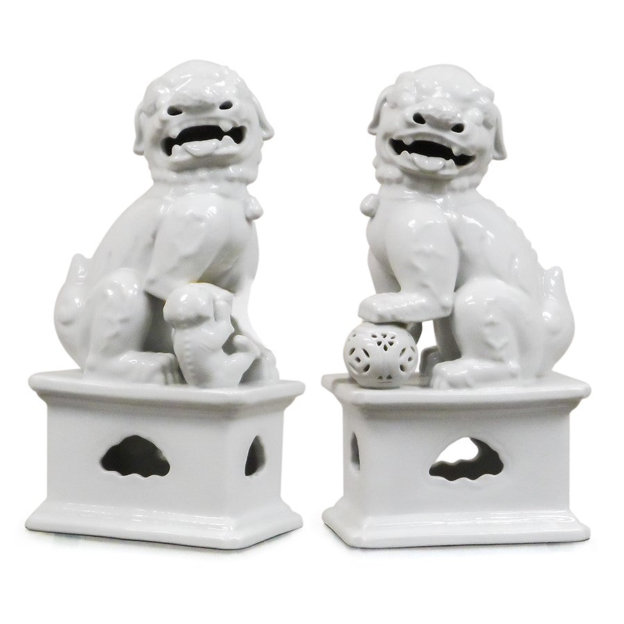 7113-1577P-14W PC730102 Pair of Hand-Painted Porcelain Lions in White (7L X 5W X 14H)