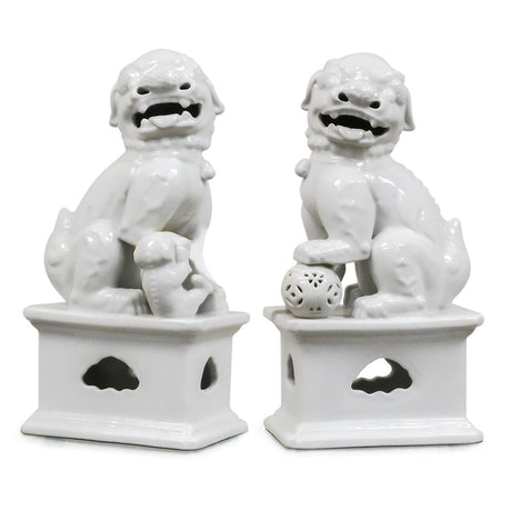 7113-1577P-14W PC730102 Pair of Hand-Painted Porcelain Lions in White (7L X 5W X 14H)