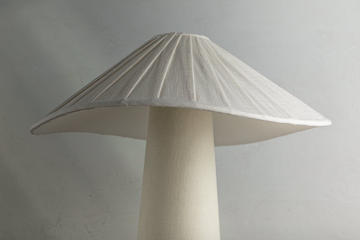 chanterelle-table-lamp-PTL1419-PBR-11
