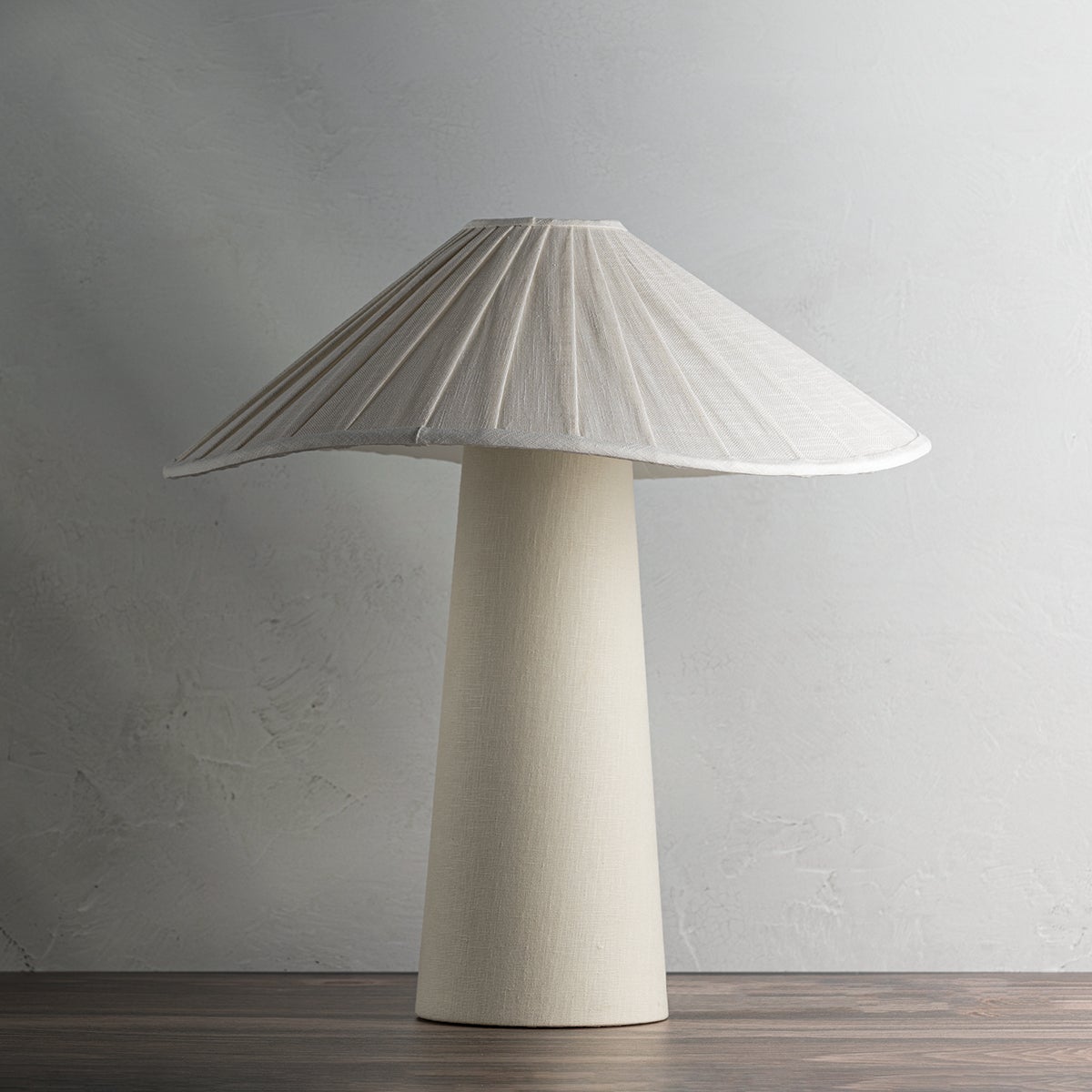 chanterelle-table-lamp-PTL1419-PBR-4