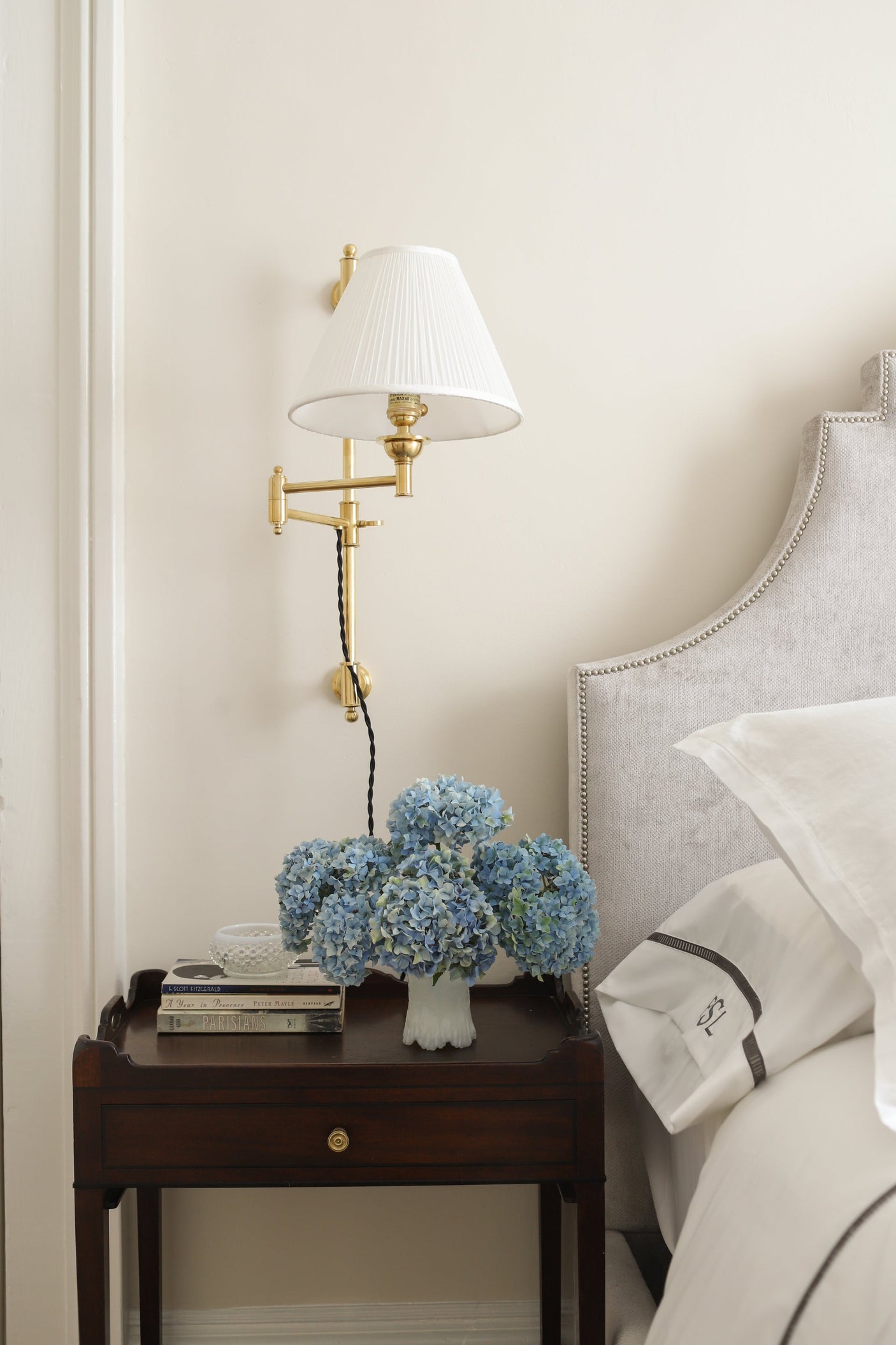 classic-no.1-plug-in-sconce-MDS104-AGB-2