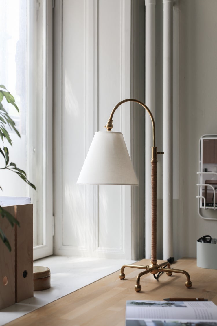 curves-no.1-table-lamp-MDSL502-AGB-1