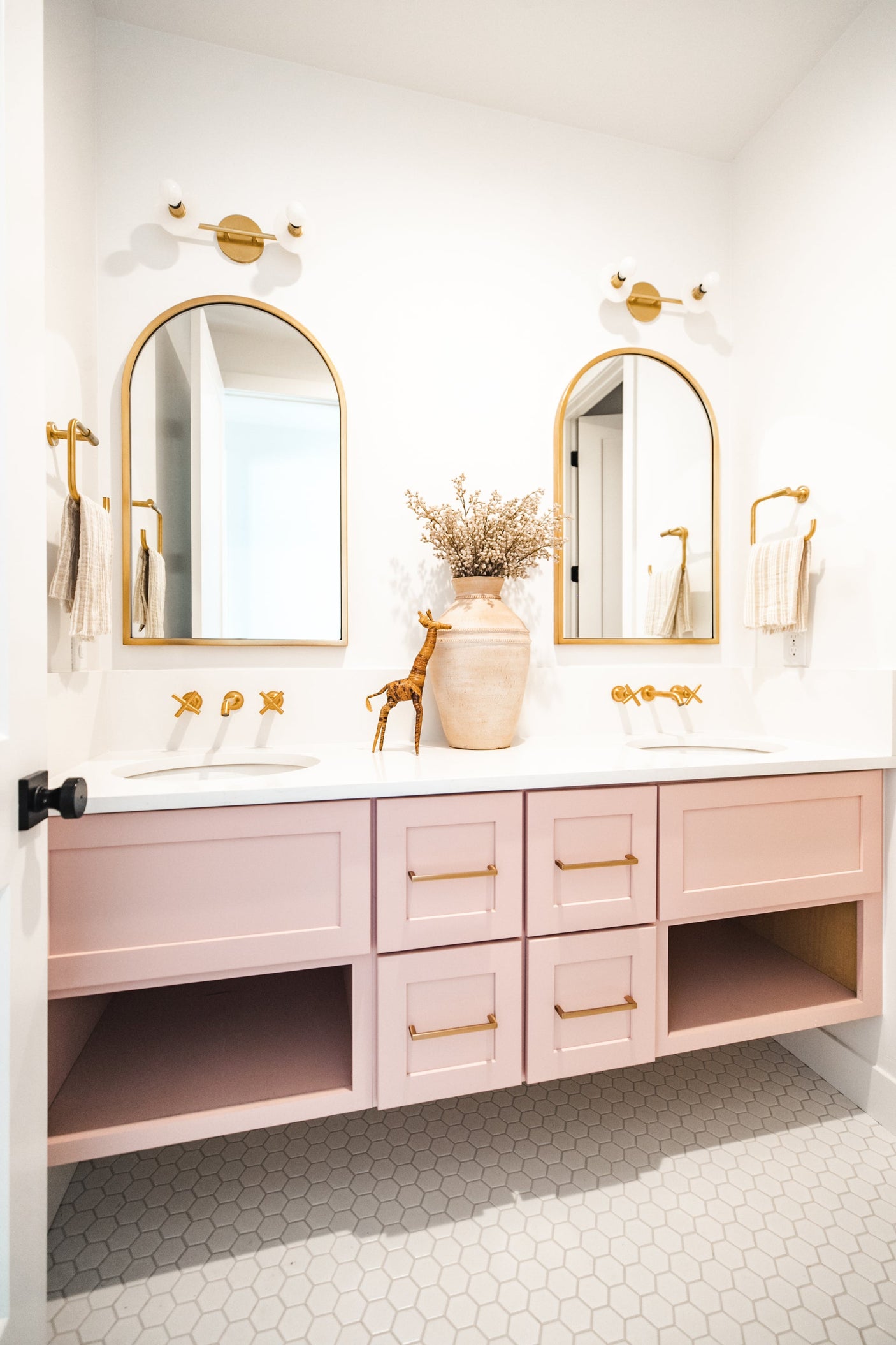 elmont-bath-and-vanity-9202-AGB-1