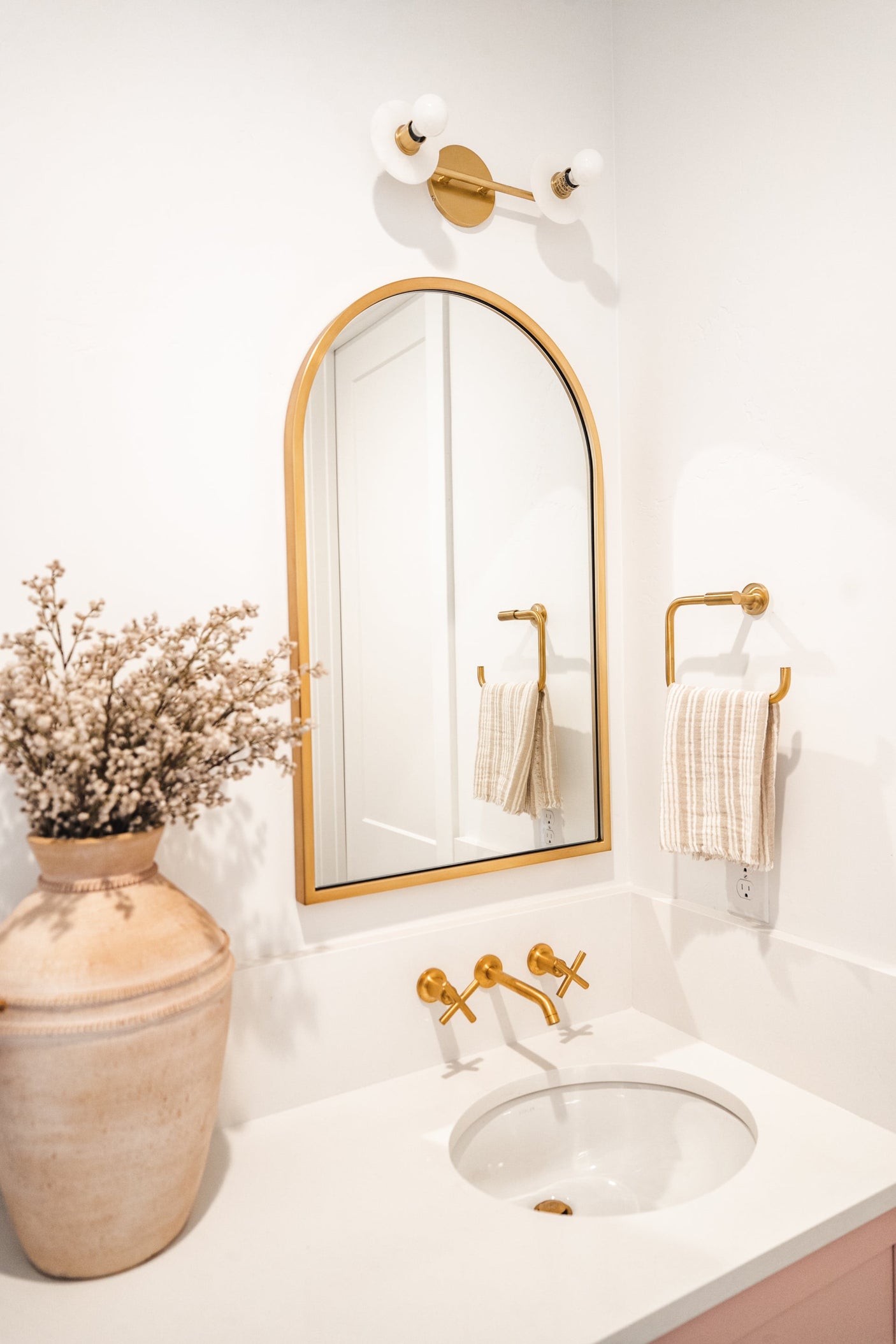 elmont-bath-and-vanity-9202-AGB-2