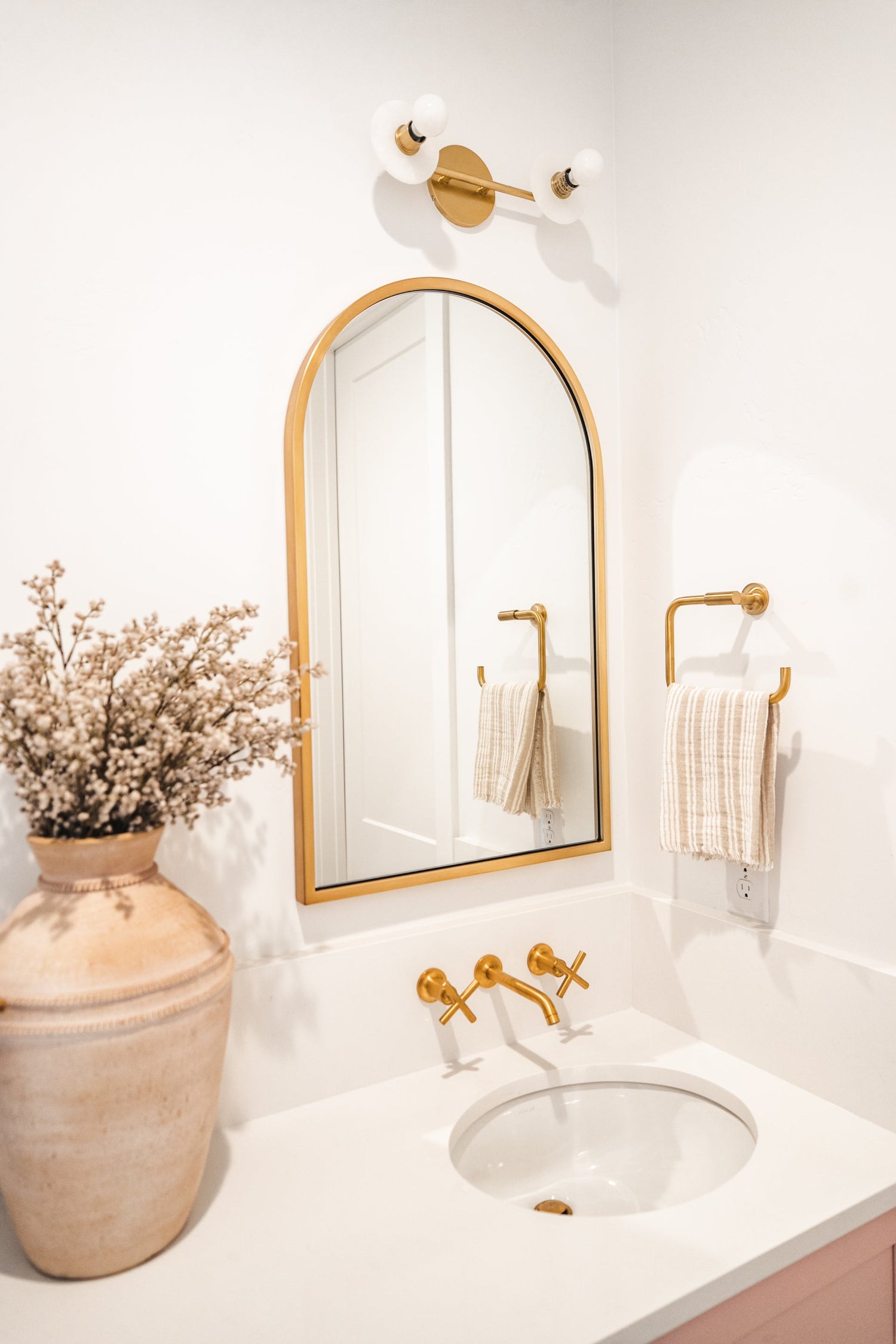 elmont-bath-and-vanity-9202-AGB-2
