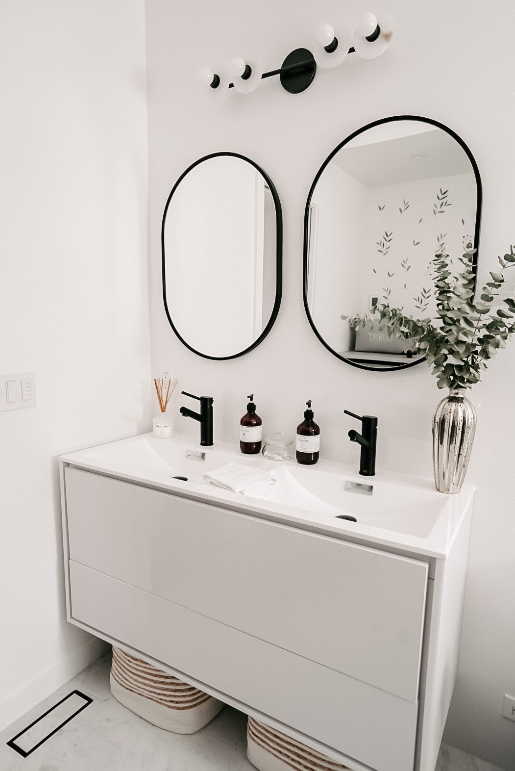 elmont-bath-and-vanity-9204-OB-2