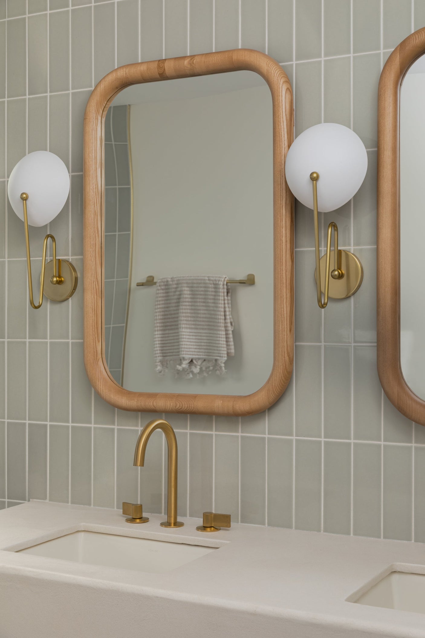 hattie-wall-sconce-H743101-AGB/TWH-3