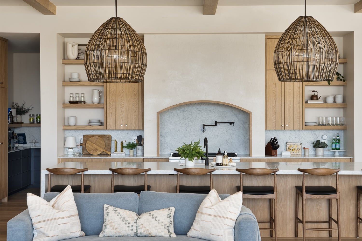 holden-exterior-chandelier-F7534-BRZ-9