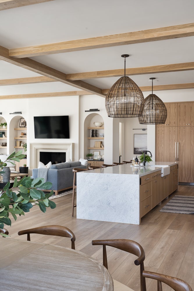 holden-exterior-chandelier-F7534-BRZ-6