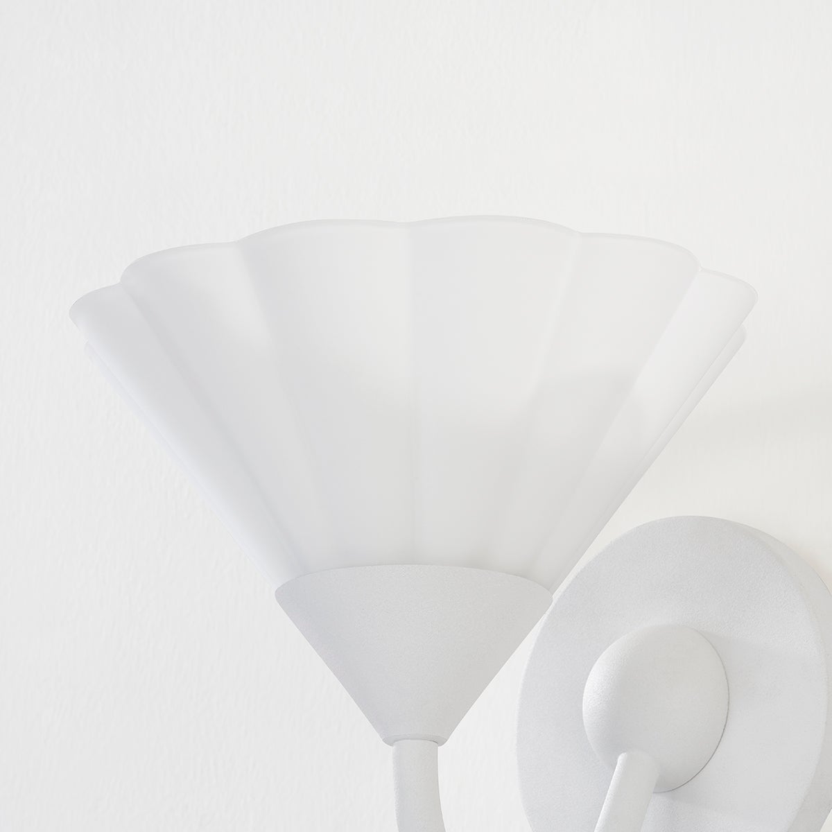 kelsey-wall-sconce-H817101-TWH-1