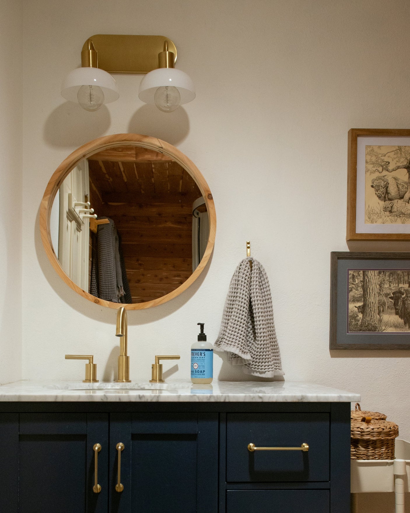 kyla-bath-and-vanity-H107302-AGB-3