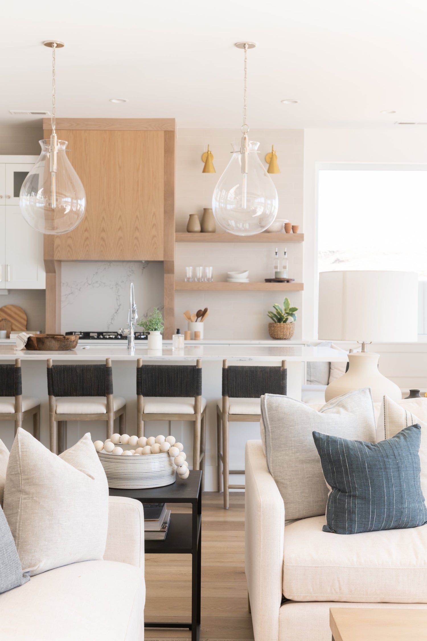 lupe-wall-sconce-H285101-AGB-2