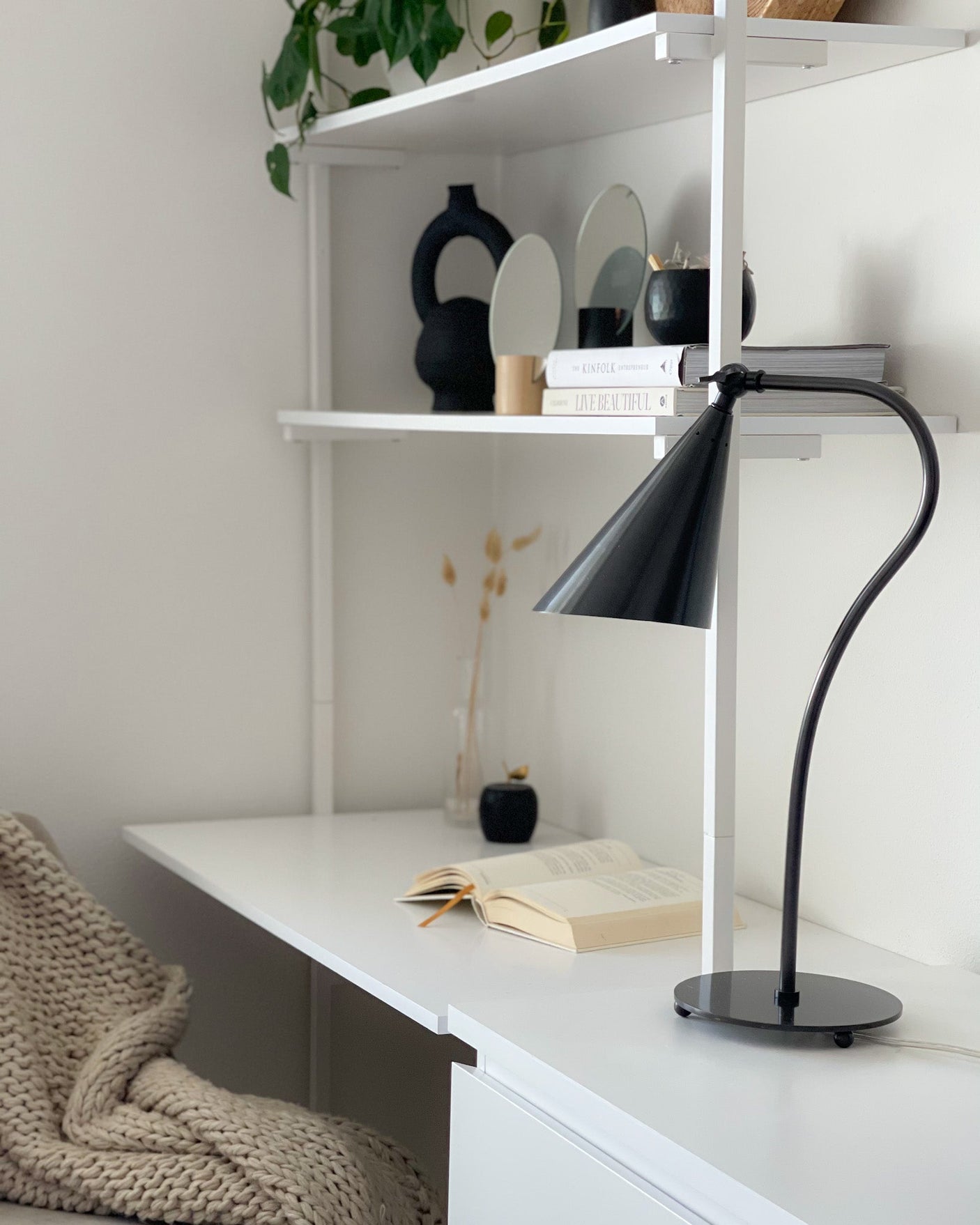 lupe-table-lamp-HL285201-OB-1