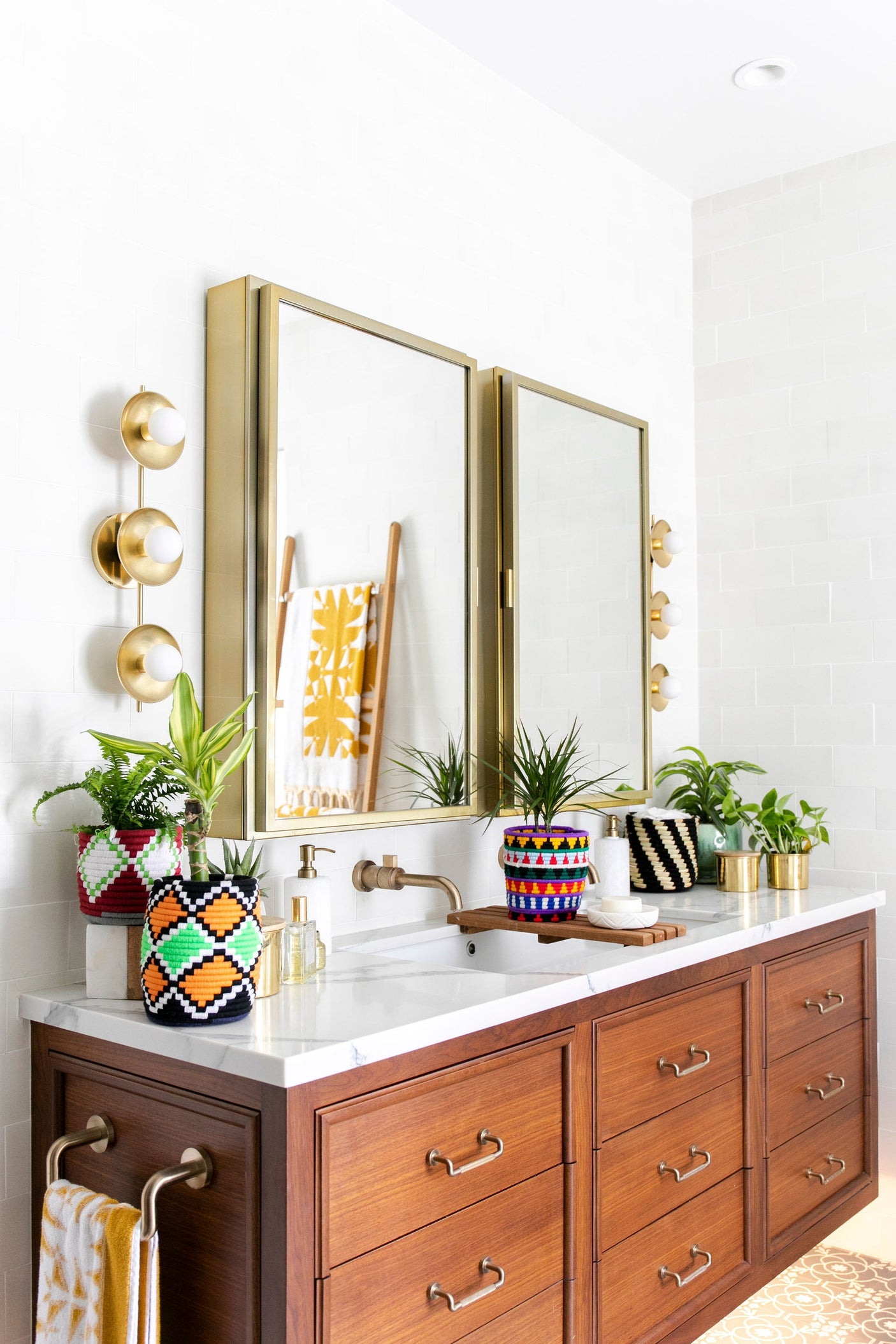julien-bath-and-vanity-9803-AGB-1