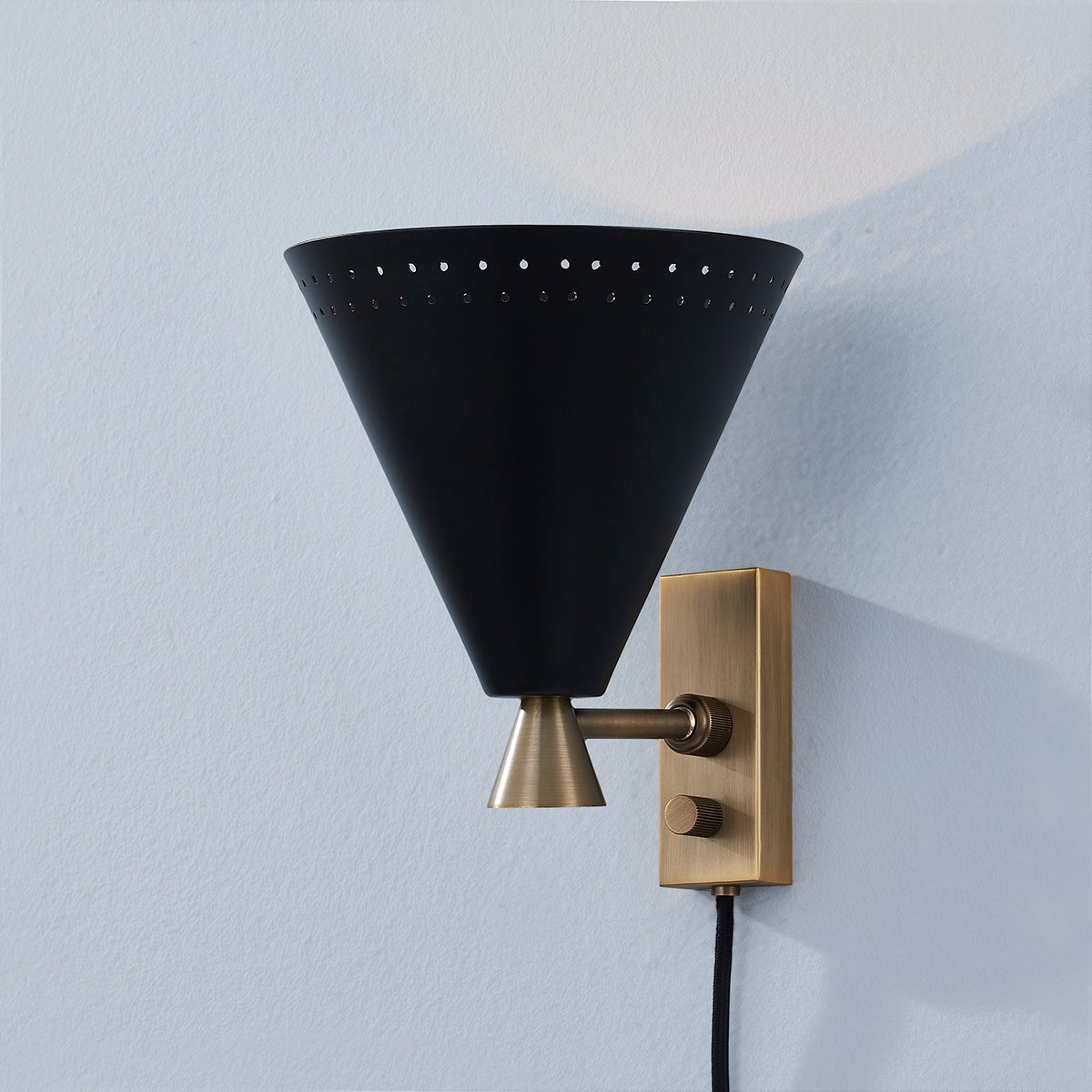 marvin-plug-in-sconce-PTL3010-PBR/SBK-5