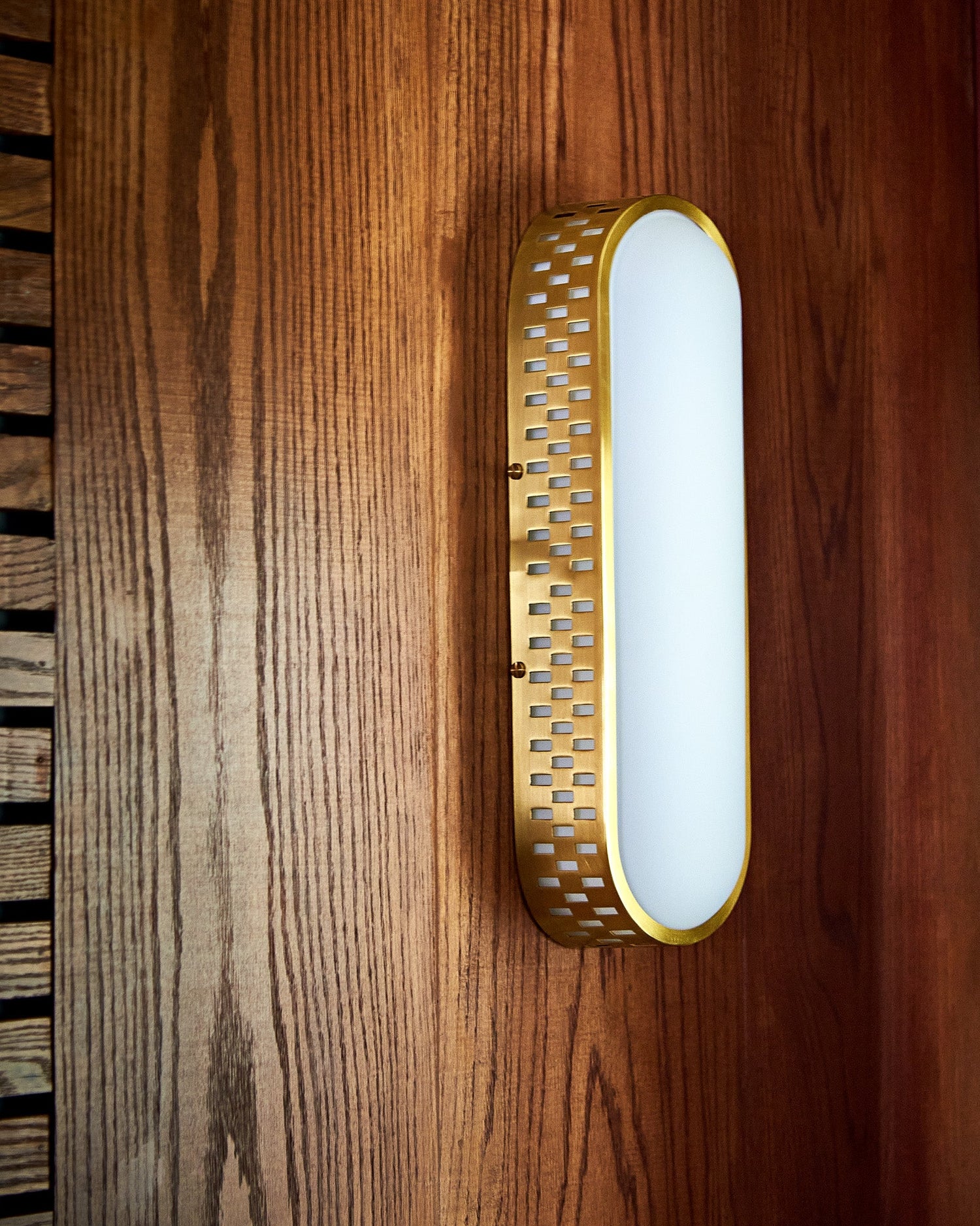 phoebe-wall-sconce-H329102-AGB-3